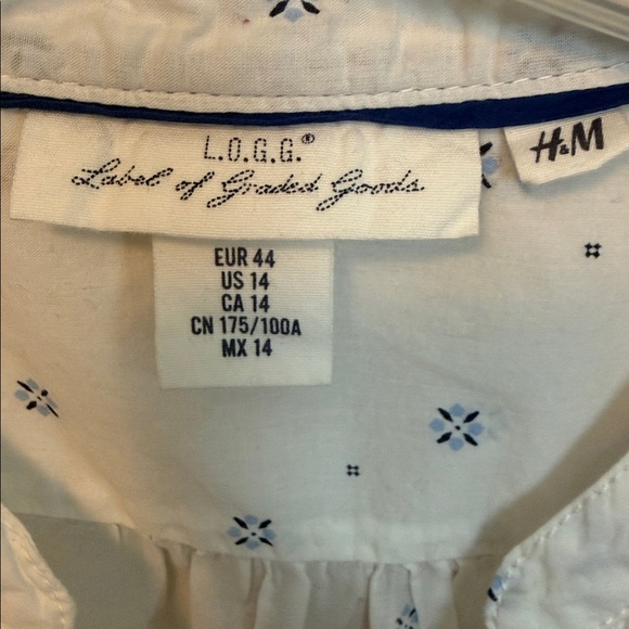 L.O.G.G. Label Of Graded Goods White & Blue Floral Sleeveless Button-Front Tank - Picture 2 of 5